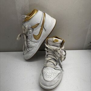 Nike Air Jordan 1 Retro White Metallic Gold Light Brown FD2597-107 Size 2.5Y